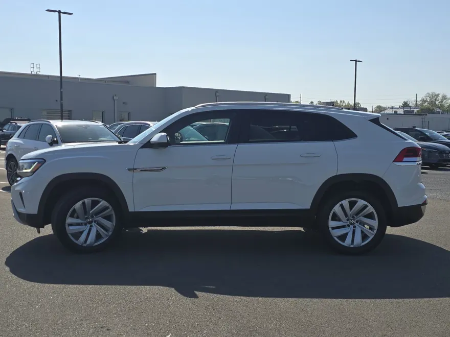 2022 Volkswagen Atlas Cross Sport V6 SE Technology photo 1
