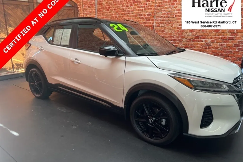 2024 Nissan Kicks SR photo 1