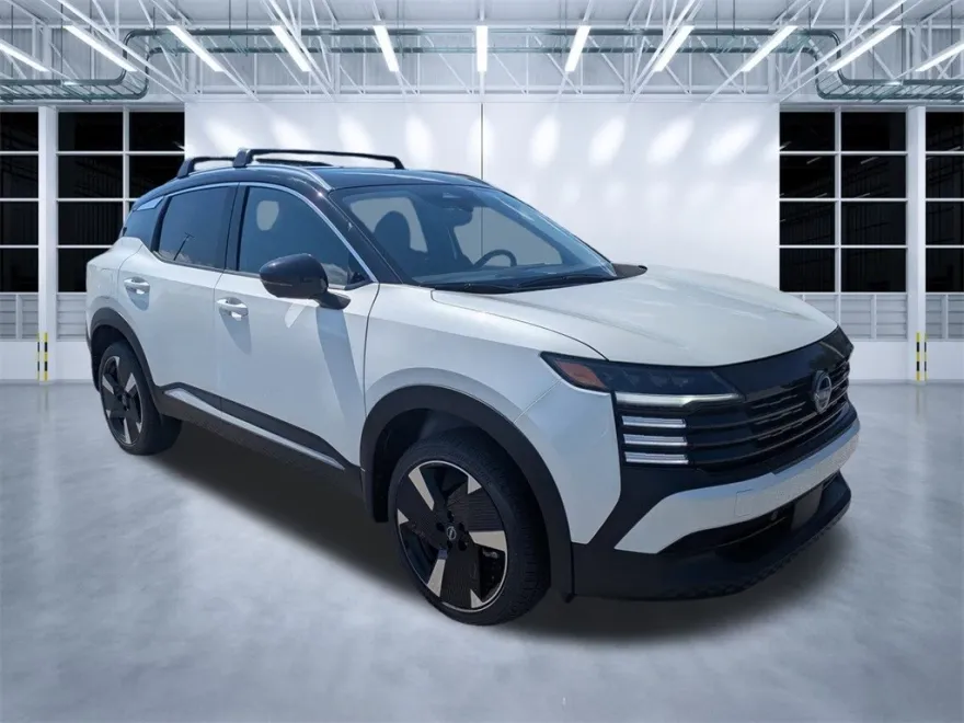 2025 Nissan Kicks SR photo 1