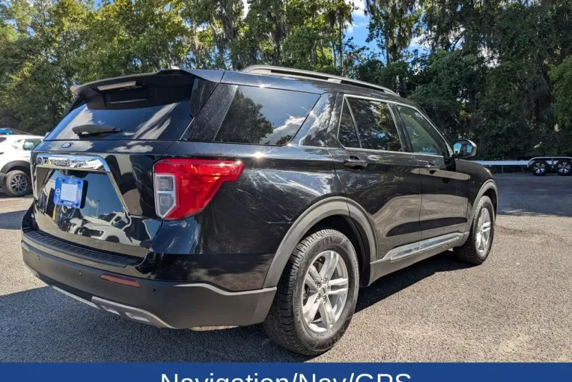 2021 Ford Explorer XLT photo 1