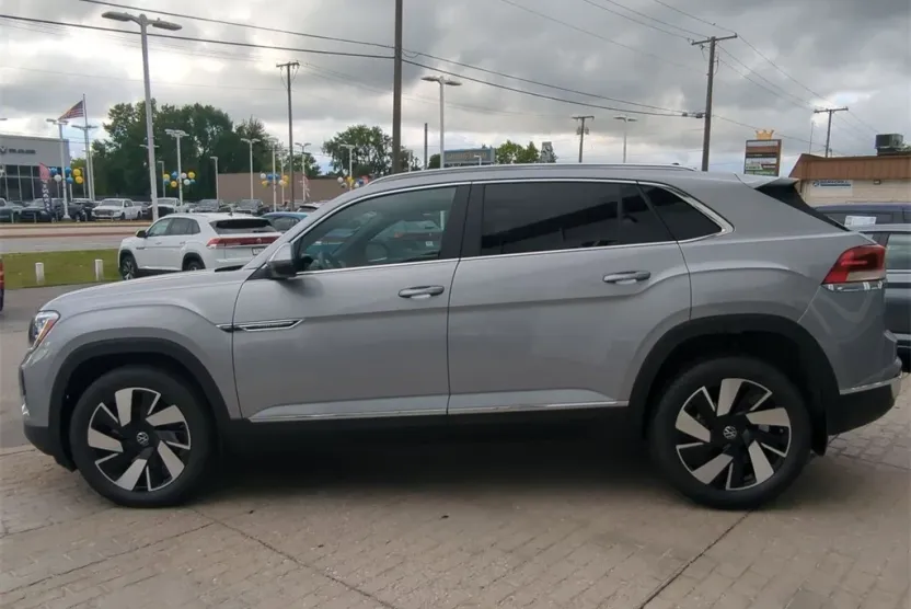 2026 Volkswagen Atlas Cross Sport SEL photo 1