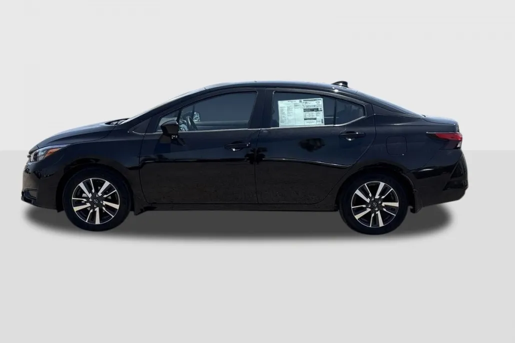 2025 Nissan Versa 1.6 SV photo 1