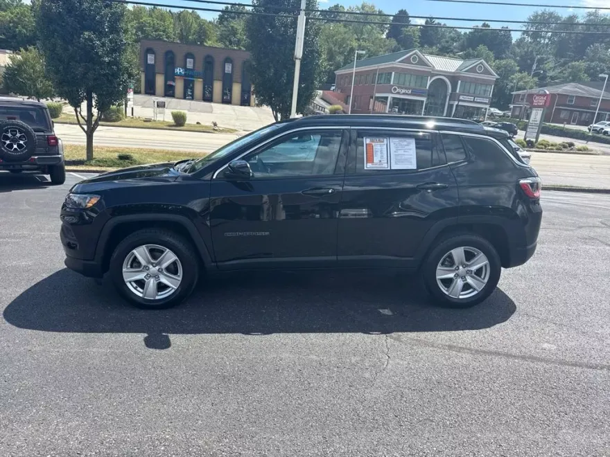 2022 Jeep Compass Latitude photo 1