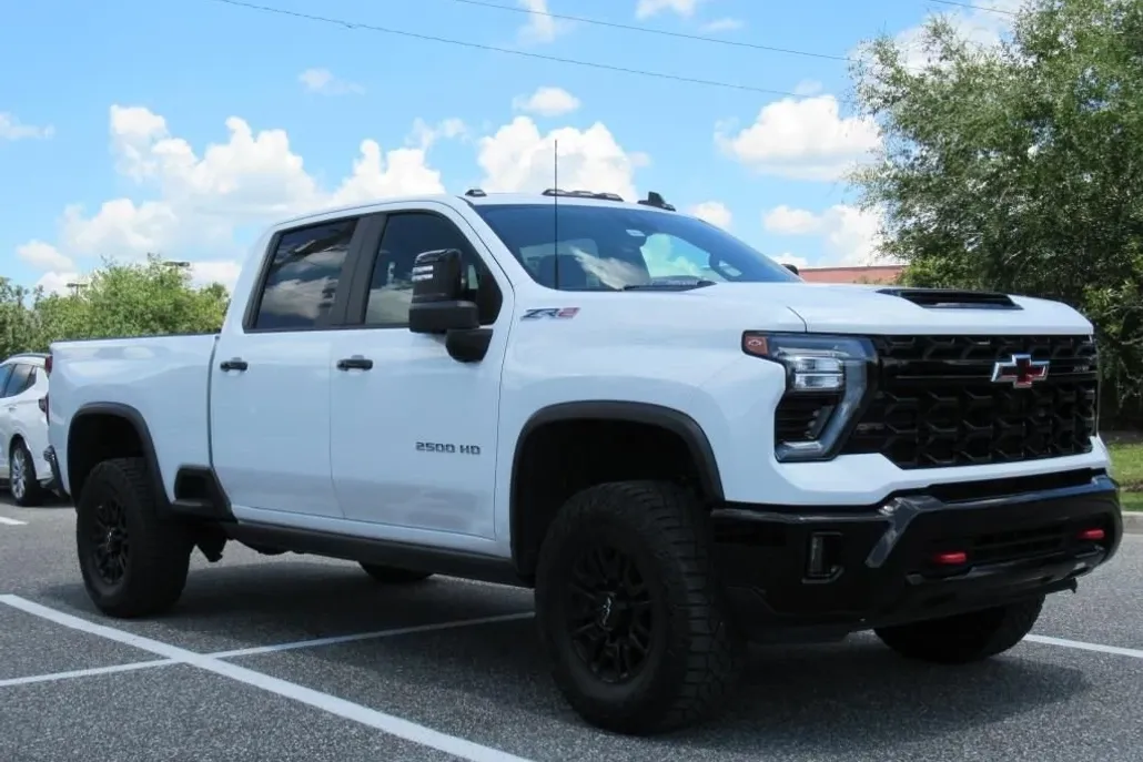 2024 Chevrolet Silverado 2500HD ZR2 photo 1