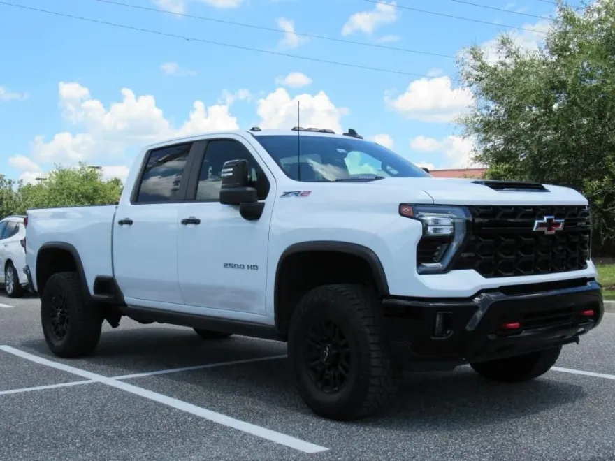 2024 Chevrolet Silverado 2500HD ZR2 photo 1