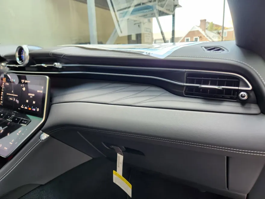 2025 Maserati Grecale photo 1