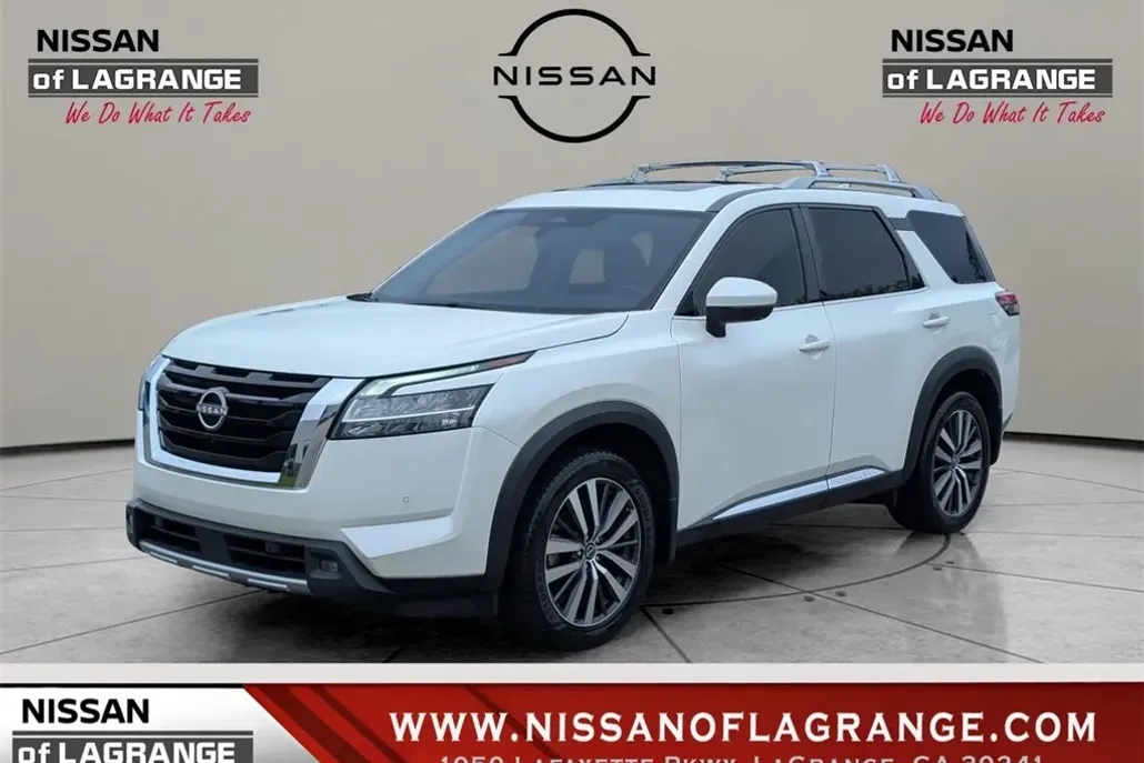 2022 Nissan Pathfinder Platinum photo 1