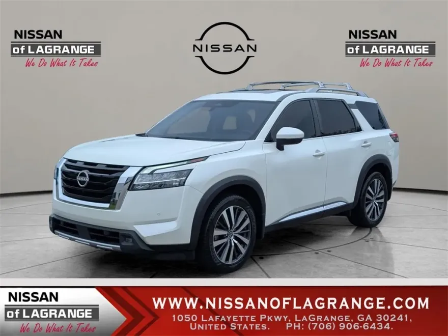 2022 Nissan Pathfinder Platinum photo 1
