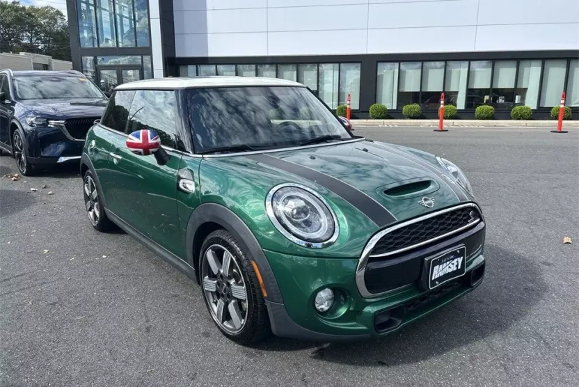 2019 Mini Cooper Hardtop S photo 1