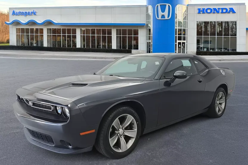 2019 Dodge Challenger SXT photo 1