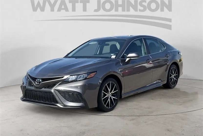 2023 Toyota Camry SE photo 1