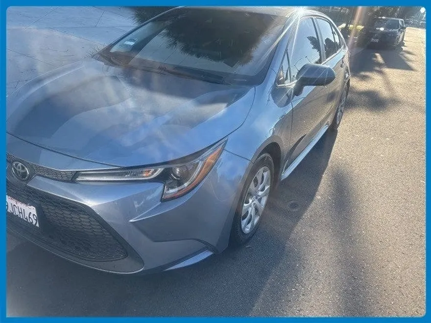 2020 Toyota Corolla LE photo 1