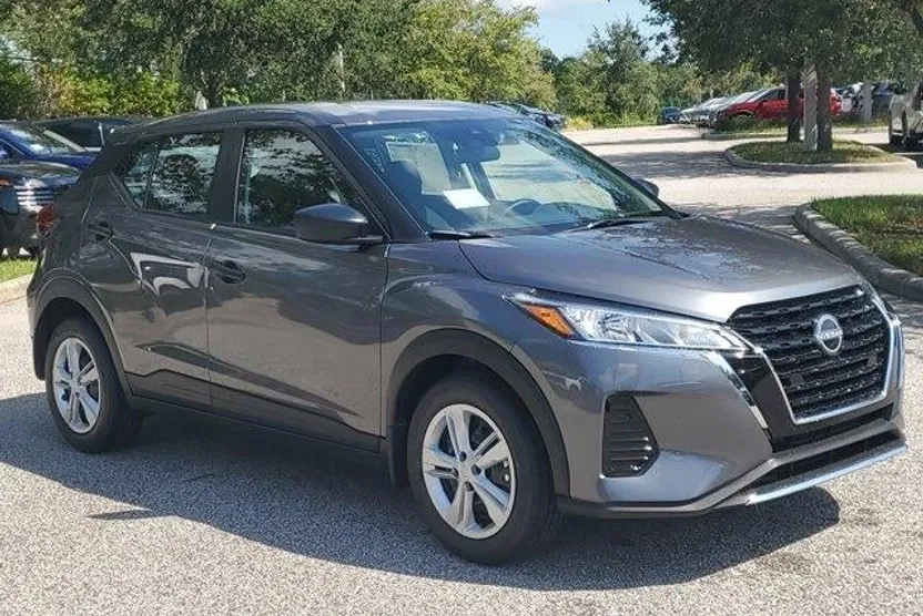 2025 Nissan Kicks Play S photo 1