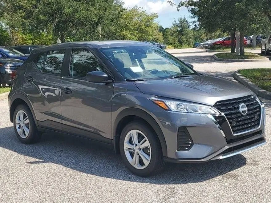 2025 Nissan Kicks Play S photo 1