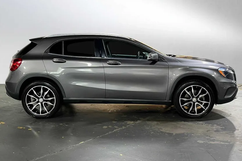 2017 Mercedes Benz GLA 250 photo 1