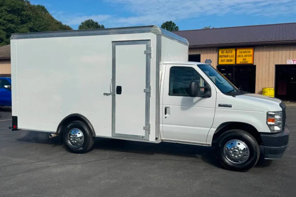 2023 Ford E-350 photo 1