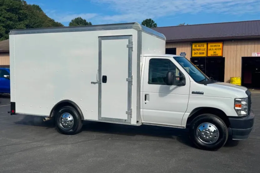 2023 Ford E-350 photo 1