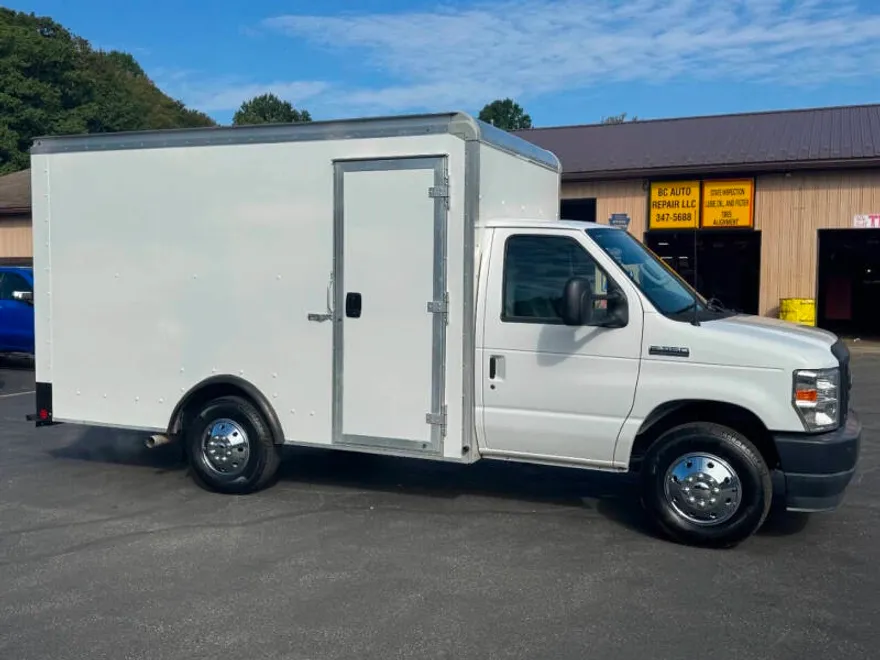 2023 Ford E-350 photo 1