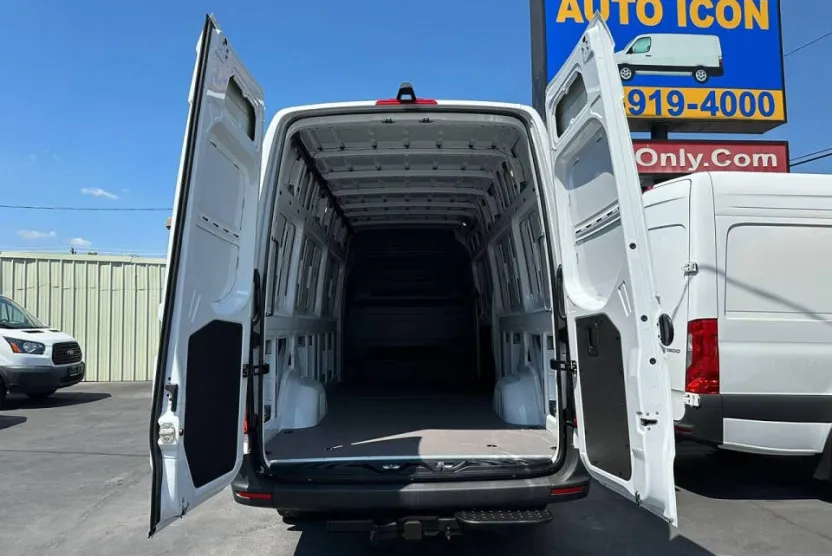2025 Mercedes Benz Sprinter 2500 photo 1