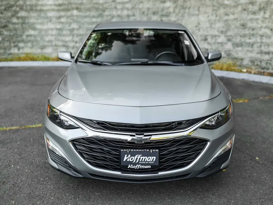 2025 Chevrolet Malibu RS photo 1