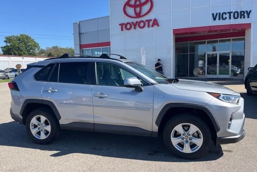 2021 Toyota RAV4 Hybrid XLE photo 1