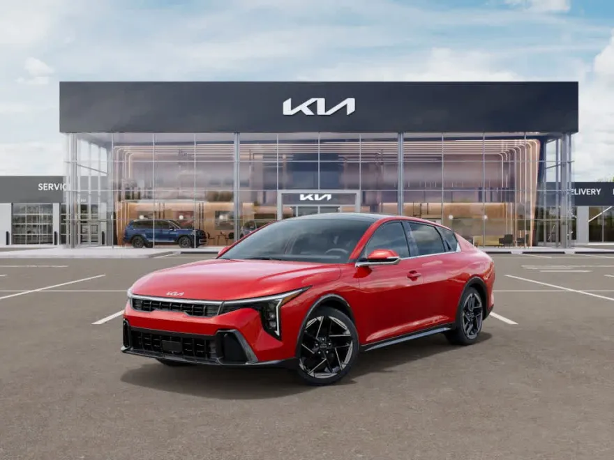 2025 Kia K4 GT-Line photo 1