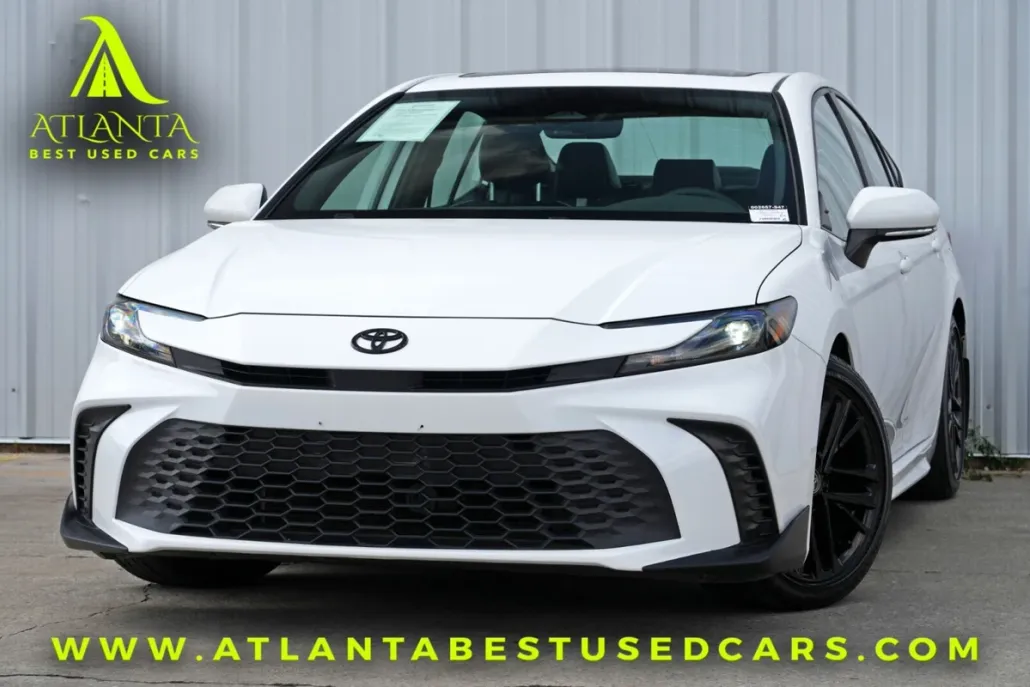 2025 Toyota Camry SE photo 1