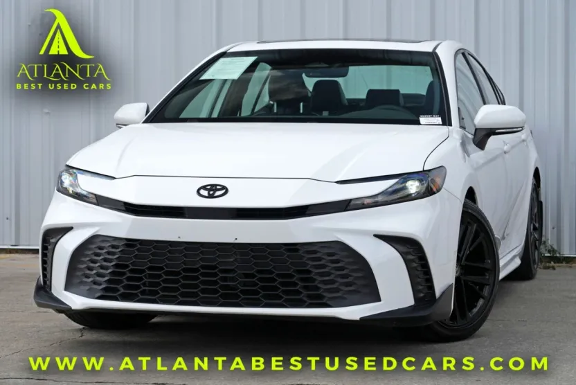 2025 Toyota Camry SE photo 1
