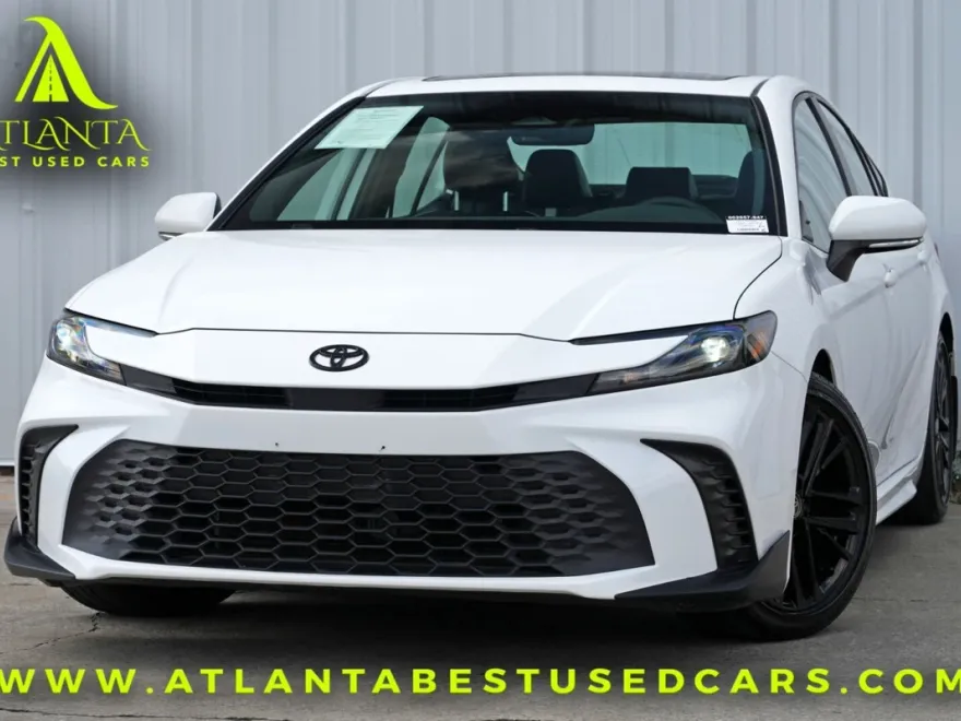 2025 Toyota Camry SE photo 1