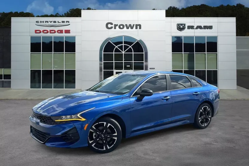 2022 Kia K5 GT-Line photo 1