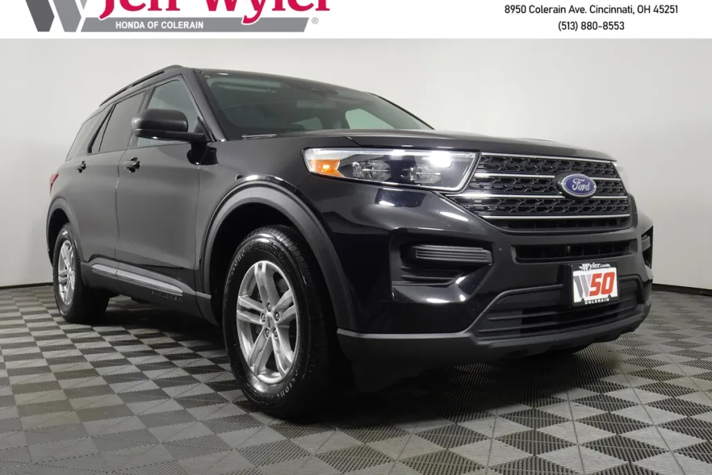 2023 Ford Explorer XLT photo 1