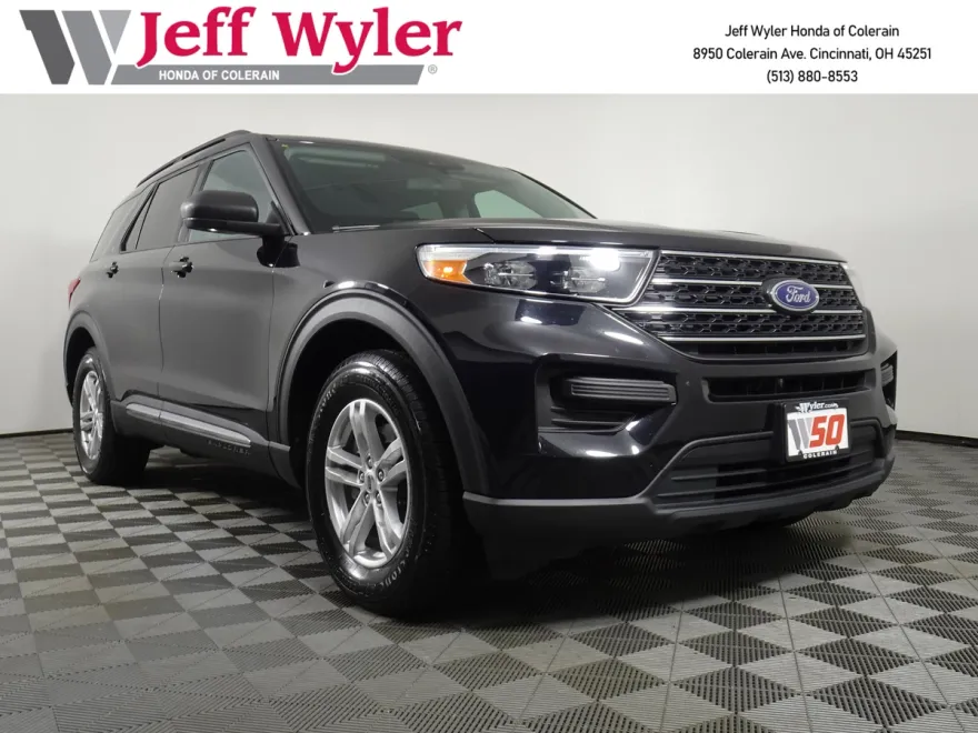 2023 Ford Explorer XLT photo 1