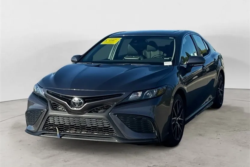 2023 Toyota Camry SE photo 1