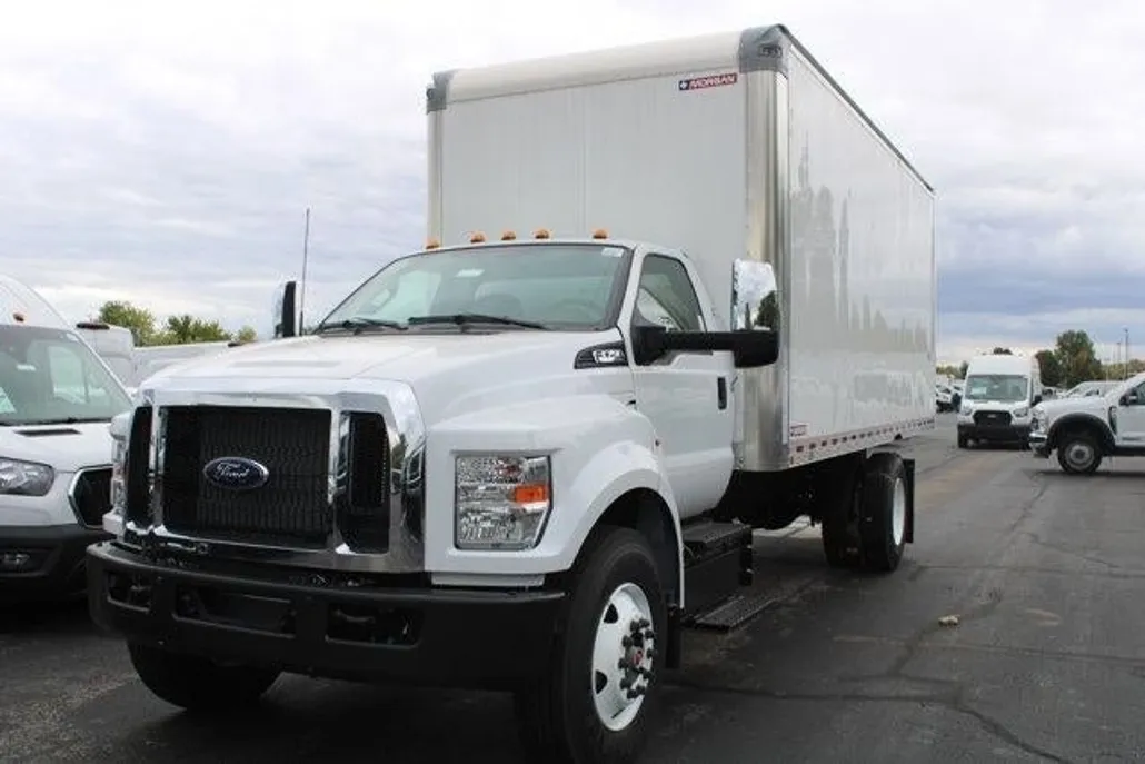 2025 Ford F-750 photo 1