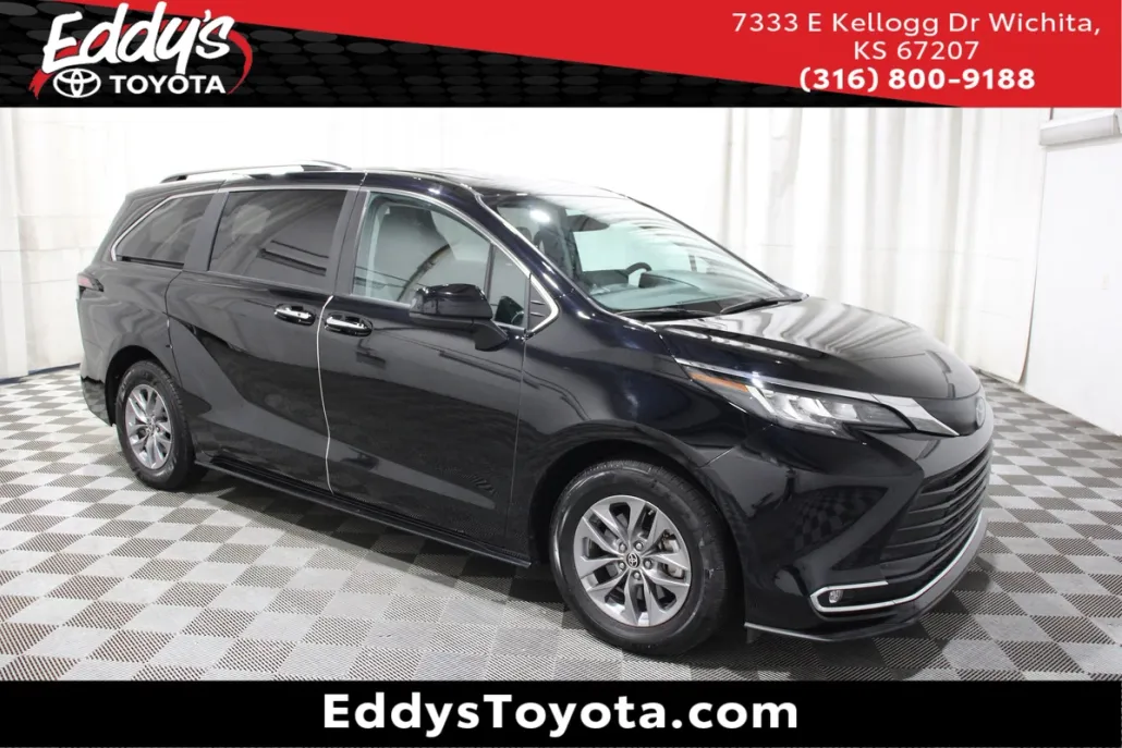 2023 Toyota Sienna XLE photo 1