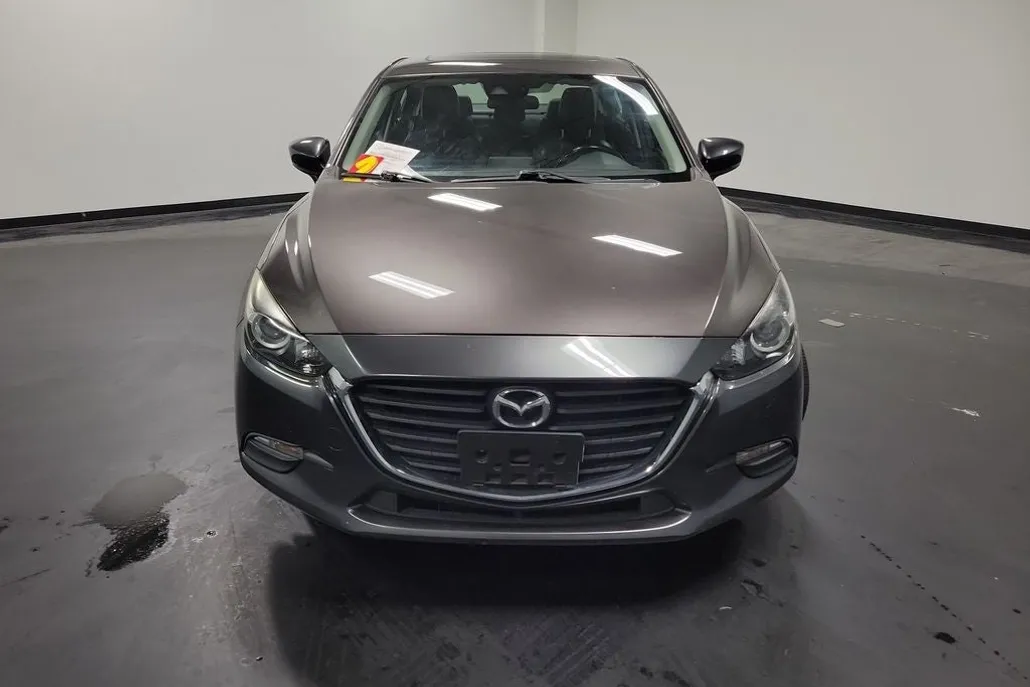 2018 Mazda Mazda3 Touring photo 1