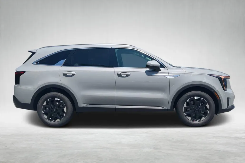 2026 Kia Sorento S photo 1