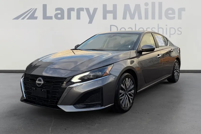 2023 Nissan Altima 2.5 SV photo 1