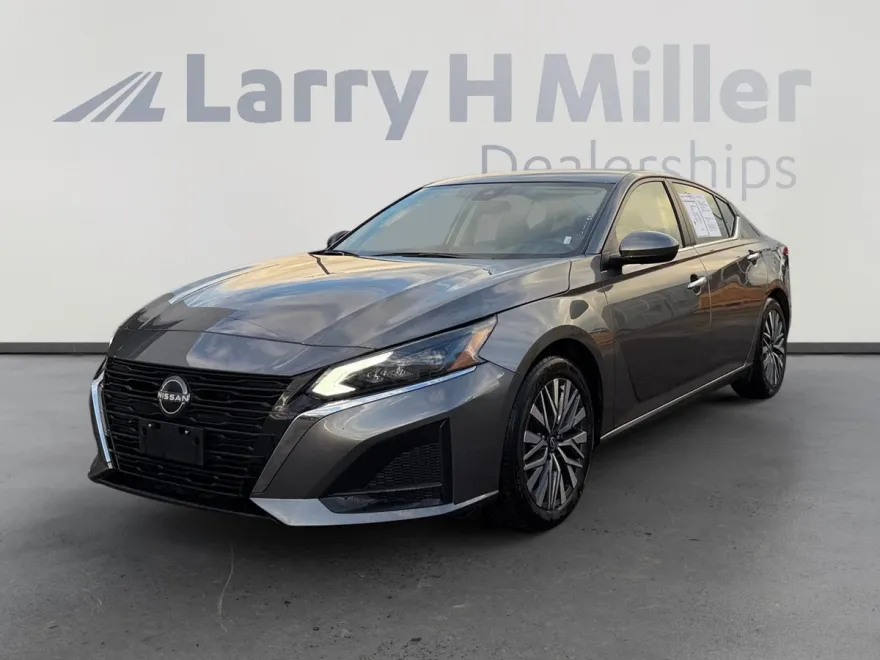 2023 Nissan Altima 2.5 SV photo 1