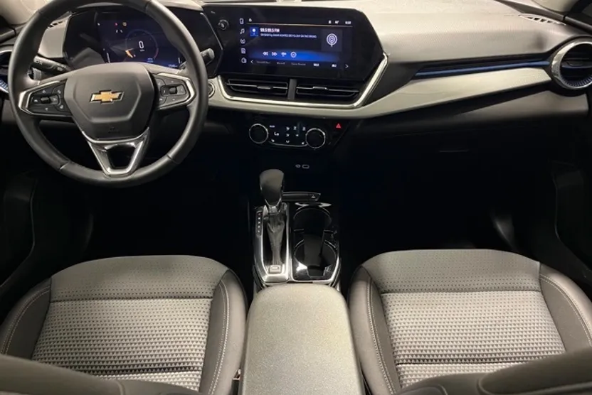 2024 Chevrolet Trax LT photo 1
