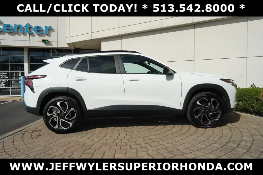 2025 Chevrolet Trax photo 1