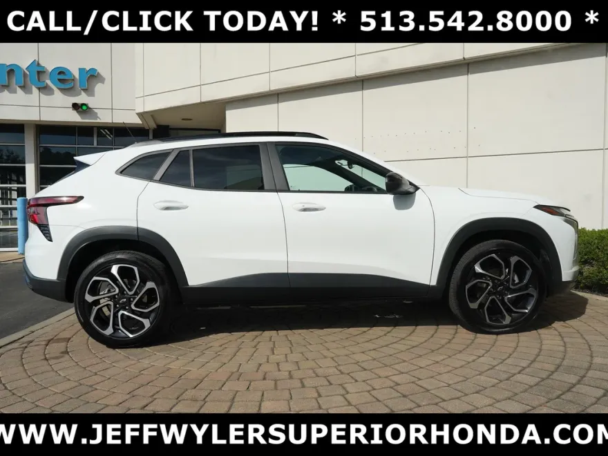 2025 Chevrolet Trax photo 1