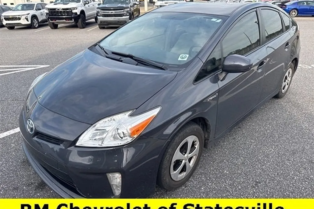 2015 Toyota Prius Two photo 1