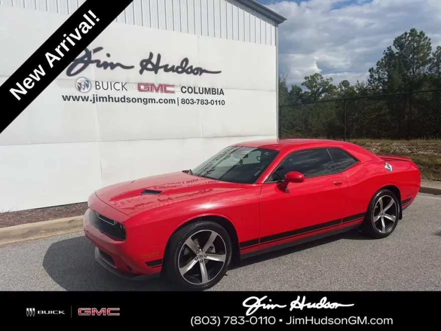 2019 Dodge Challenger SXT photo 1