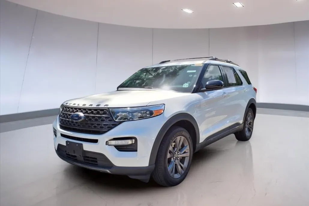2022 Ford Explorer XLT photo 1