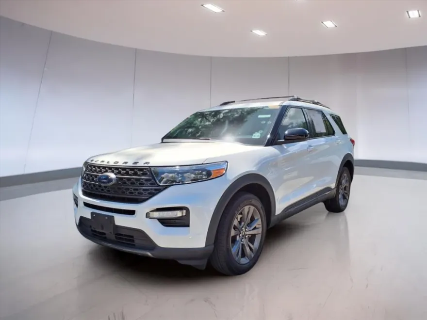 2022 Ford Explorer XLT photo 1
