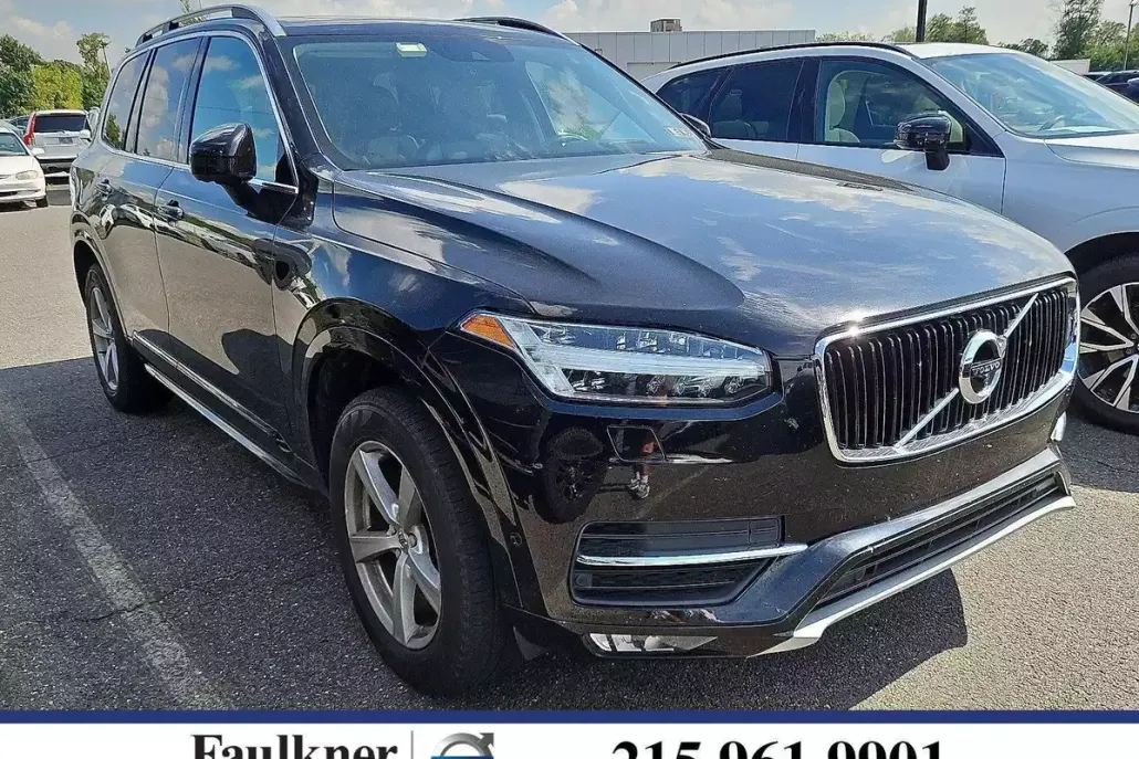 2019 Volvo XC90 T5 AWD Momentum photo 1