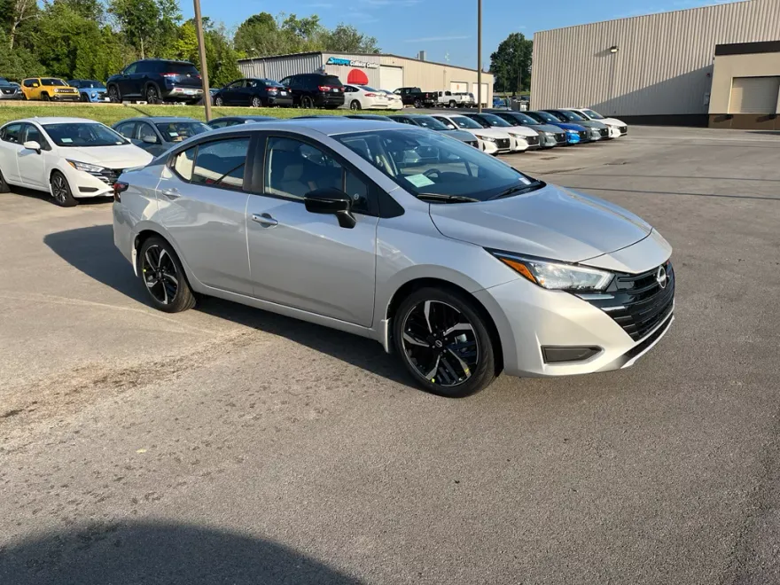 2025 Nissan Versa SR photo 1