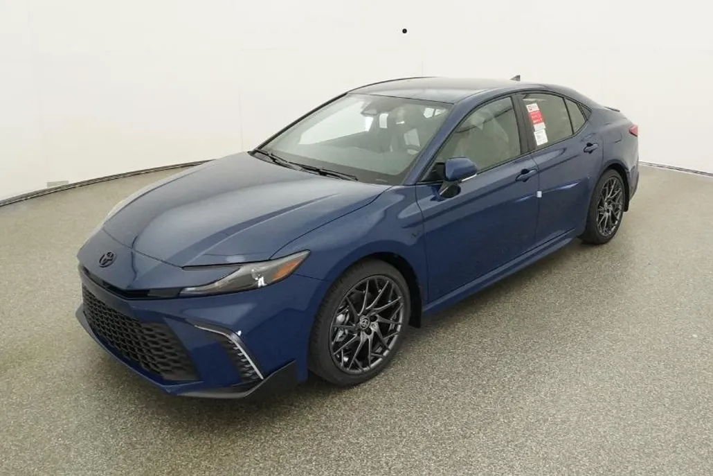 2025 Toyota Camry SE photo 1