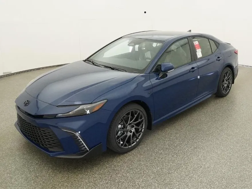 2025 Toyota Camry SE photo 1